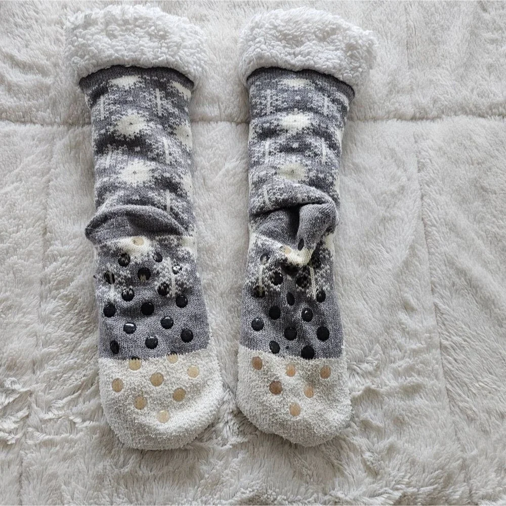 Kids Polar Bear Fleece Lined Socks Grey And White No-slip Bottoms.